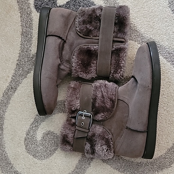 G by Guess GGamblr sz8 womens gray faux suede ankle boot outdoor winter - Picture 2 of 5